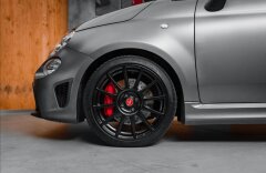 Abarth 595 1,4 ESSESSE, BEATS AUDIO, AKRAPOVIČ, CARBON