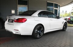 BMW M4 karbon, servodovírání, kamera  individual,