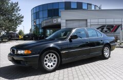 BMW Řada 7 735i automat, investice