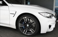 BMW M4 karbon, servodovírání, kamera  individual,