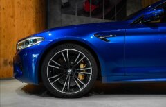 BMW M5 4,4 xDrive, VÝFUKY, CARBON-CERAMIC, 360, B&W