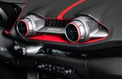 Ferrari 812 Superfast V12, passenger, lift, CZ