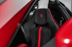 Ferrari 812 6,5 GTS V12, lift, karbon, 360°, Alcantara/karbon