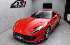 Ferrari 812 Superfast, lift, karbon, JBL