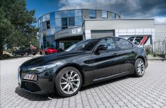 Alfa Romeo Giulia VELOCE Q4 AT154kW, DNA, asistenty