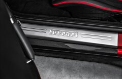 Ferrari 812 6,5 GTS V12, lift, karbon, 360°, Alcantara/karbon