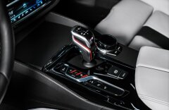 BMW M5 4,4 M DRIVER´S PACK, MASSAGE, H/K, AKRAPOVIČ