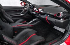 Ferrari 812 Superfast V12, passenger, lift, CZ