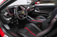 Ferrari 812 Superfast V12, passenger, lift, CZ
