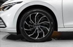 Volkswagen Golf 1,5 VIII, LIFE, KAMERA, NOVÉ AUTO