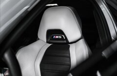 BMW M5 4,4 M DRIVER´S PACK, MASSAGE, H/K, AKRAPOVIČ