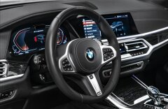 BMW X7 M50i xDrive, laser, pano Sky, 23"kola, TV, fólie