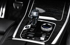 BMW X7 M50i xDrive, laser, pano Sky, 23"kola, TV, fólie