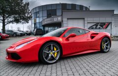 Ferrari 488 GTB Karbon+LED, racing sedadla, kamera, Akrapovic,