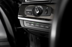 BMW Řada 7 750d xDrive, noční, HUD, asistenty