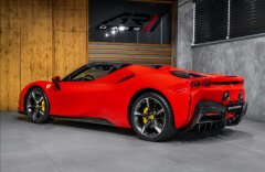 Ferrari SF90 4,0 SPIDER, FULL VÝBAVA