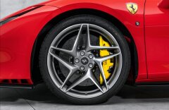 Ferrari F8 Tributo, Lift, trikolora, SKLADEM!!!