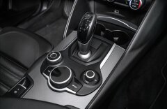 Alfa Romeo Giulia VELOCE Q4 AT154kW, DNA, asistenty