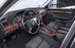 BMW Řada 7 735i automat, investice