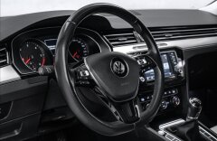 Volkswagen Passat Variant 2,0TDI 140kW High,LED,Panorama