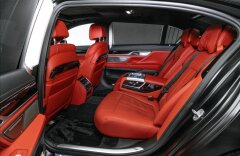 BMW Řada 7 740Ld xDrive Black fire edition, M-paket