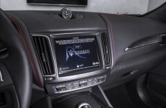 Maserati Levante S Gransport SQ4, model 2018, servodověry, asistent