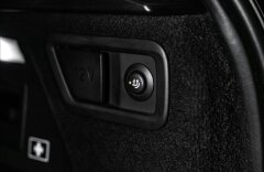 BMW X7 M50i xDrive, laser, pano Sky, 23"kola, TV, fólie