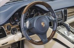 Porsche Panamera 4 Exclusive bicolour interiér, DVD, vzduch, CZ