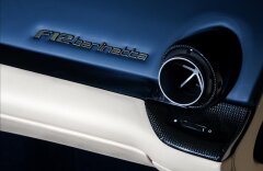 Ferrari F12 Berlinetta karbon paket, lift, JBL, kamera, nové