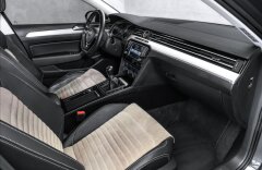 Volkswagen Passat Variant 2,0TDI 140kW High,LED,Panorama