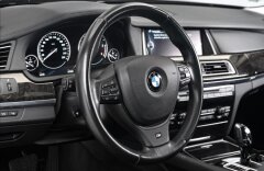 BMW Řada 7 750d xDrive, noční, HUD, asistenty