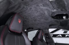 Maserati Levante S Gransport SQ4, model 2018, servodověry, asistent