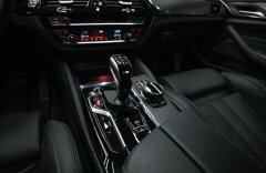BMW M5 4,4 COMPETITION, KERAMICKÉ BRZDY, LASER, H/K, ZÁRUKA