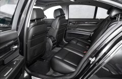BMW Řada 7 750d xDrive, noční, HUD, asistenty