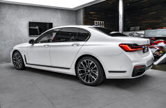 BMW 750 M-paket, masáže, TV Head-up, nezávislé, tažné 750i xDrive AT