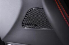 Maserati Levante S Gransport SQ4, model 2018, servodověry, asistent