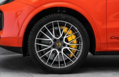 Porsche Cayenne Turbo, Keramiky, PDCC, Burmester, Akrapovič