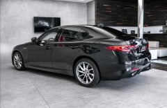 Alfa Romeo Giulia VELOCE Q4 AT154kW, DNA, asistenty
