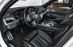 BMW 750 M-paket, masáže, TV Head-up, nezávislé, tažné 750i xDrive AT