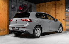 Volkswagen Golf 1,0 VIII, LIFE, KAMERA, ŤAŽNÉ ZARIADENIE, NOVÉ