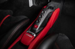 Ferrari 488 GTB Karbon+LED, racing sedadla, kamera, Akrapovic,