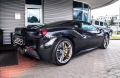 Ferrari 488 KARBON PAKET,LIFT,SKLADEM
