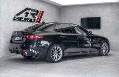 Alfa Romeo Giulia VELOCE Q4 AT154kW, DNA, asistenty