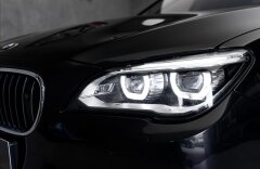 BMW Řada 7 750d xDrive, noční, HUD, asistenty