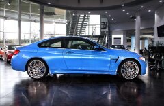 BMW Řada 4 M4 coupe competition, individual, head-up, CZ