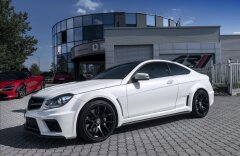 Mercedes-Benz Třídy C C63 AMG coupe black series optik paket