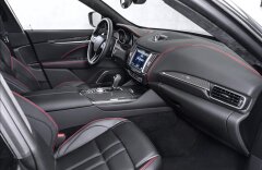Maserati Levante S Gransport SQ4, model 2018, servodověry, asistent