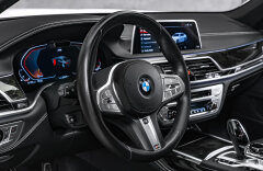 BMW 750 M-paket, masáže, TV Head-up, nezávislé, tažné 750i xDrive AT