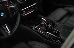 BMW M5 4,4 COMPETITION, KERAMICKÉ BRZDY, LASER, H/K, ZÁRUKA