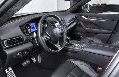 Maserati Levante S Gransport SQ4, model 2018, servodověry, asistent